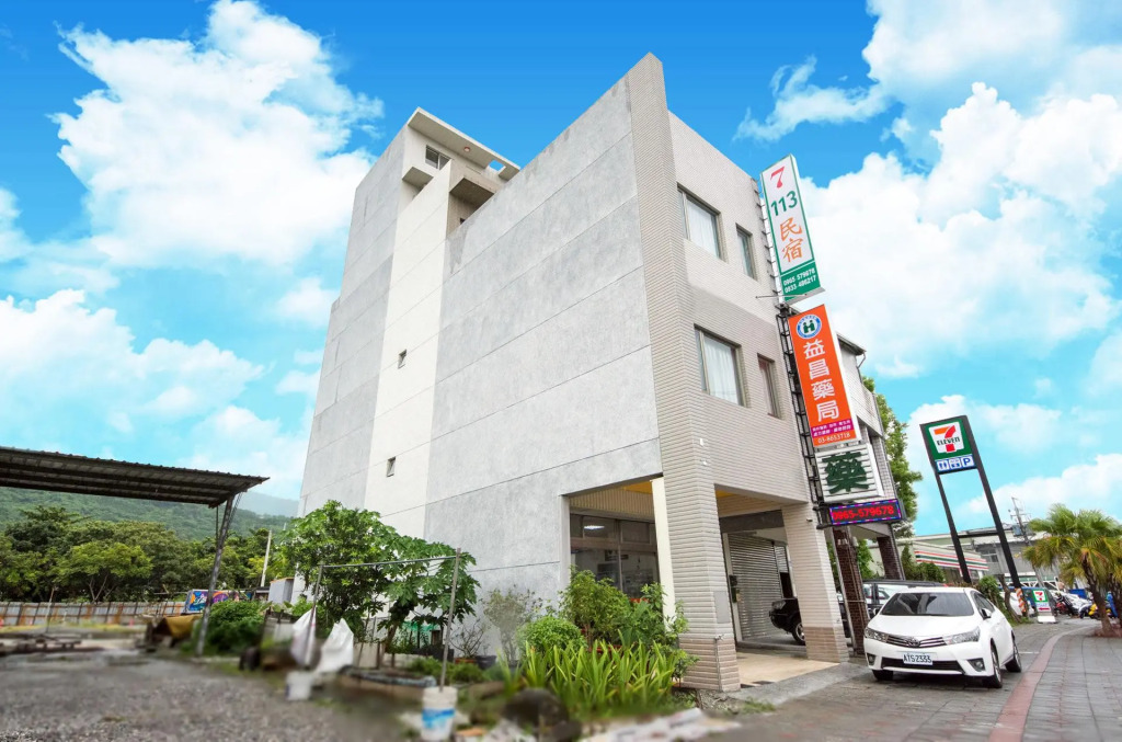7-113 hotel