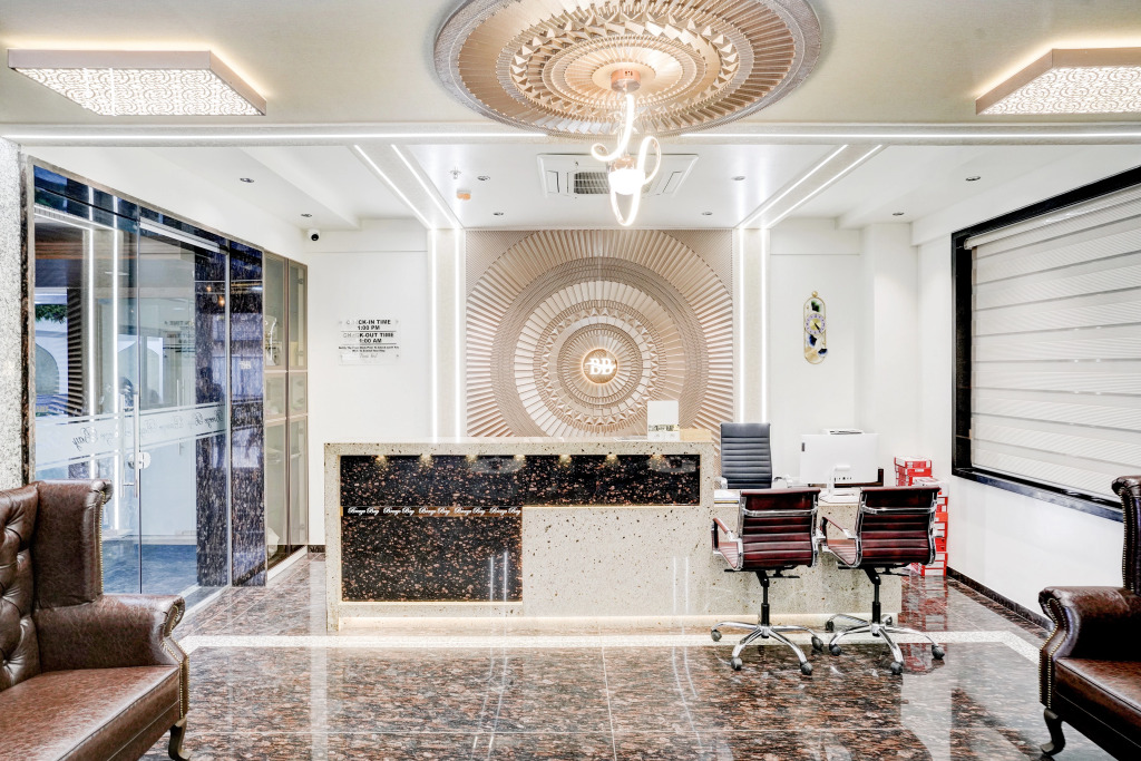 HOTEL BREEZE BAY EX - NEAR US Consulate, BKC
