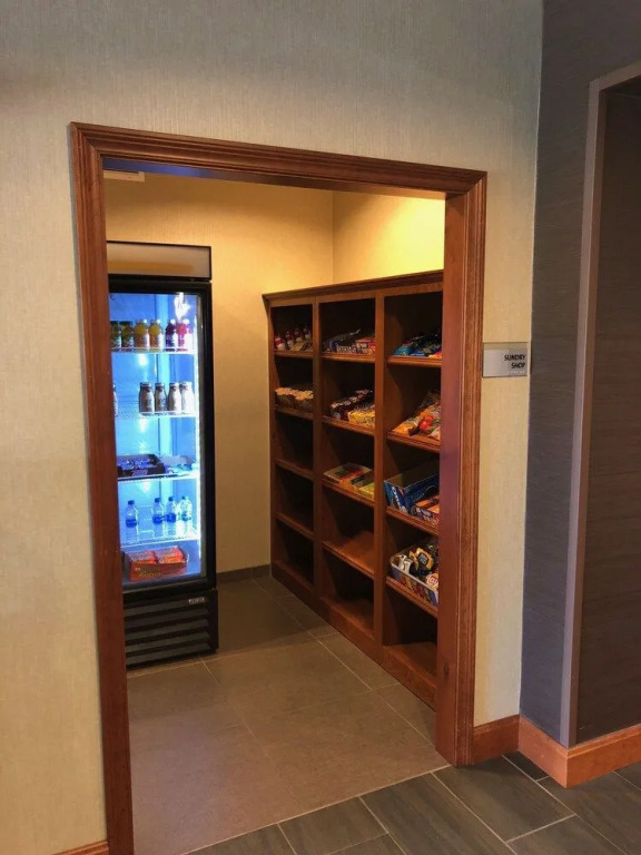 Countryview Inn & Suites