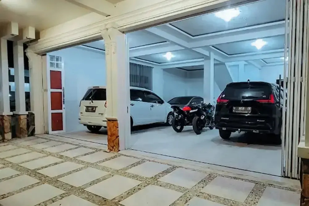 Roadside villa