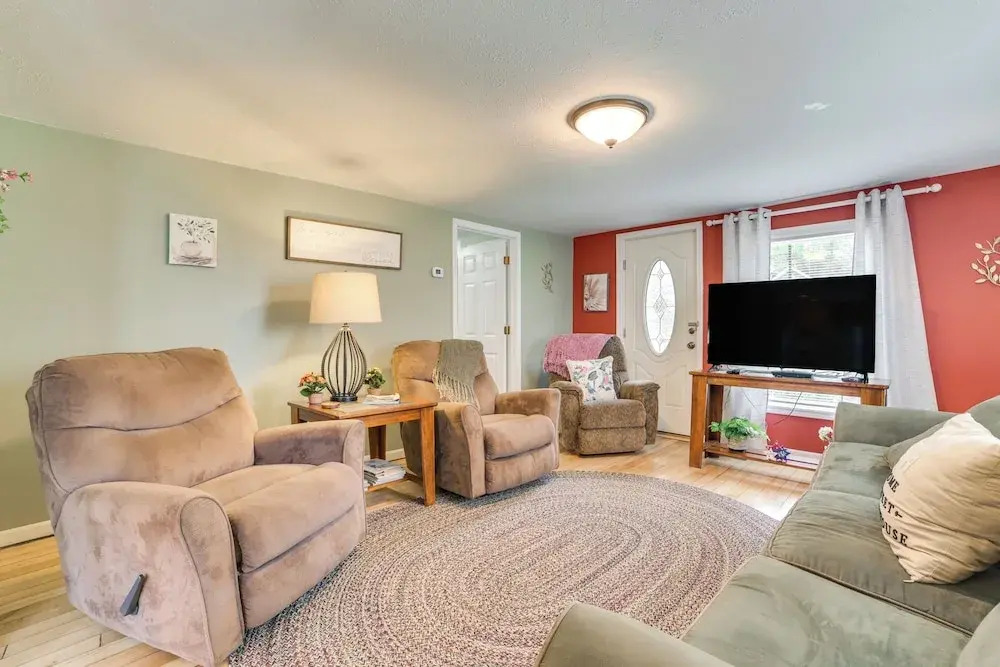 Visit Fife Lake & Traverse Bay! Farmhouse Hideaway