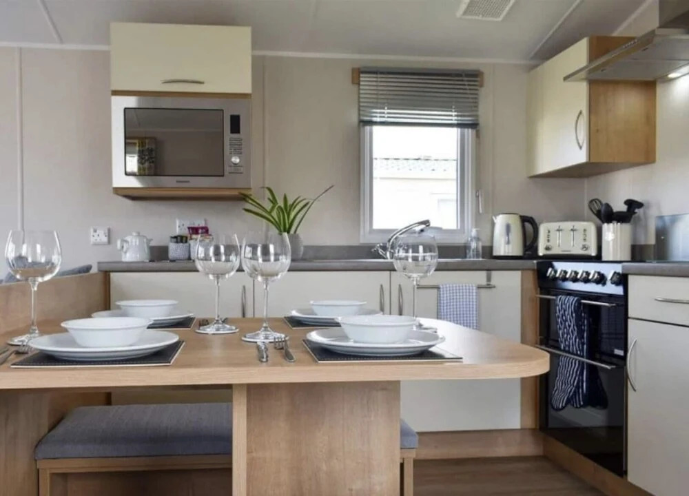 2 Bed - Sleeps 6 - 15min Walk to Beach