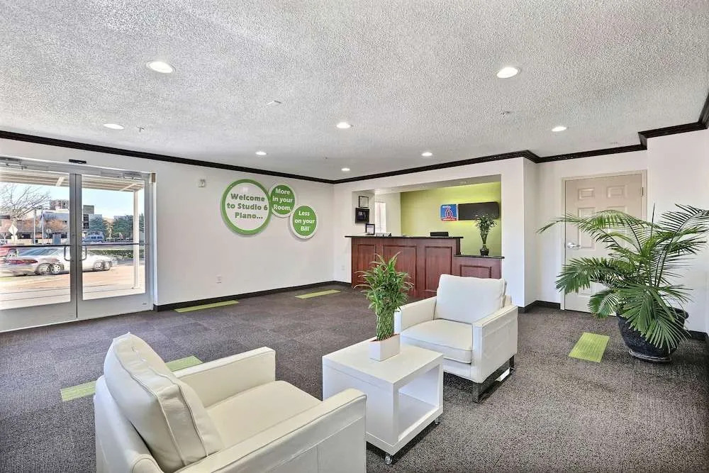 Plano Inn & Suites