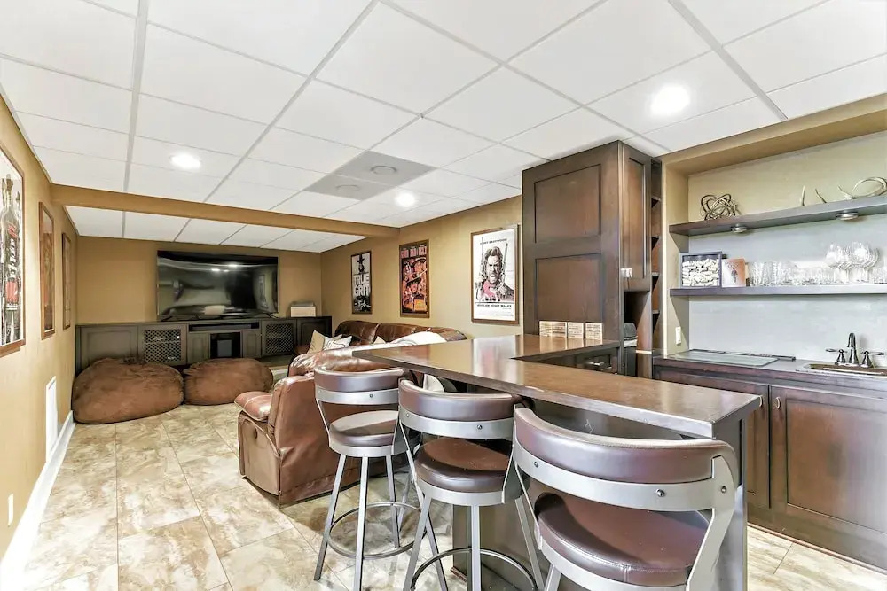 Luxury Home W/pool, Grill/bar, &movieroom
