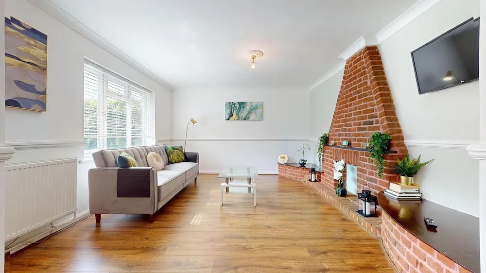 Entire 3 Bed Home in Basildon Sleeps up to 6