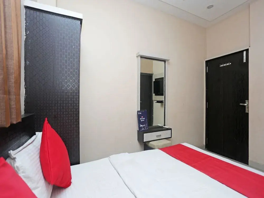 OYO 12479 Hotel city shine
