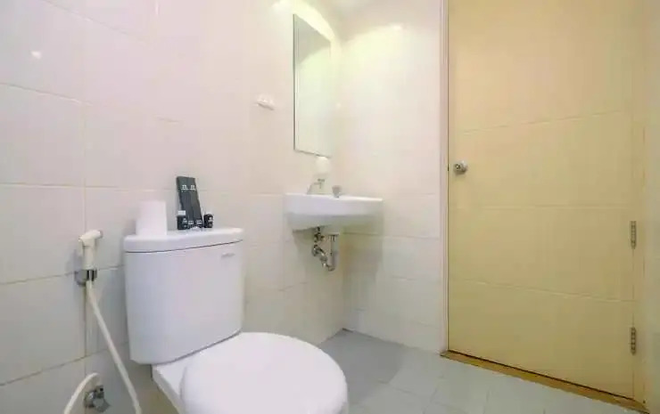 Elegant and Comfy Studio Amethyst Apartment