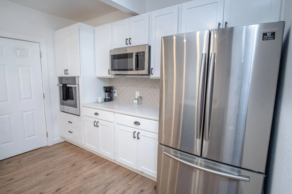 5BR/4BA House Sleeps 20 Downtown