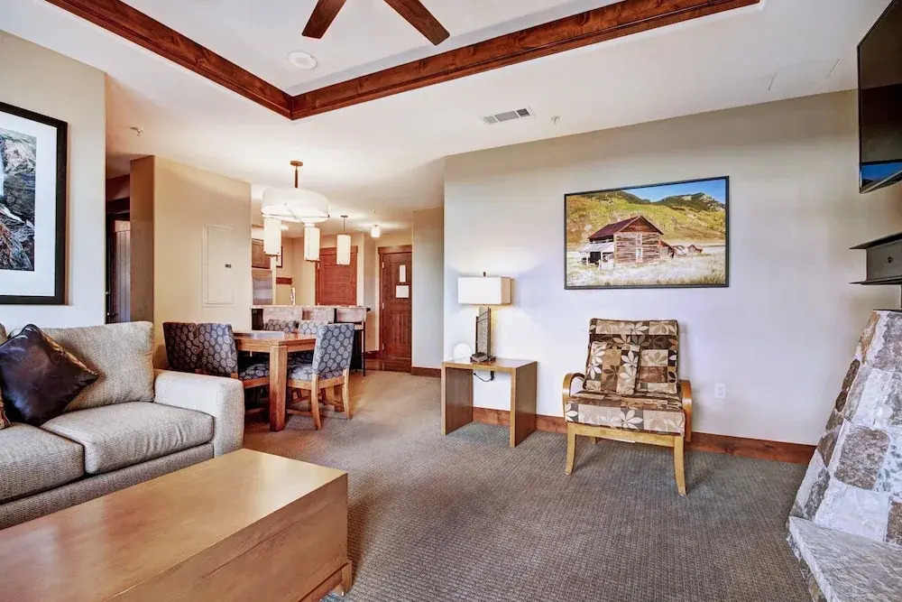 Luxury One Bedroom  At Base Of Peak 8! Condo by RedAwning