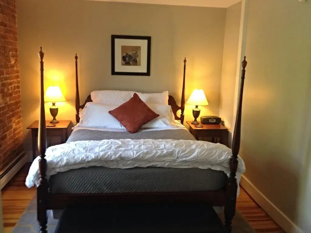 Bellows Walpole Inn