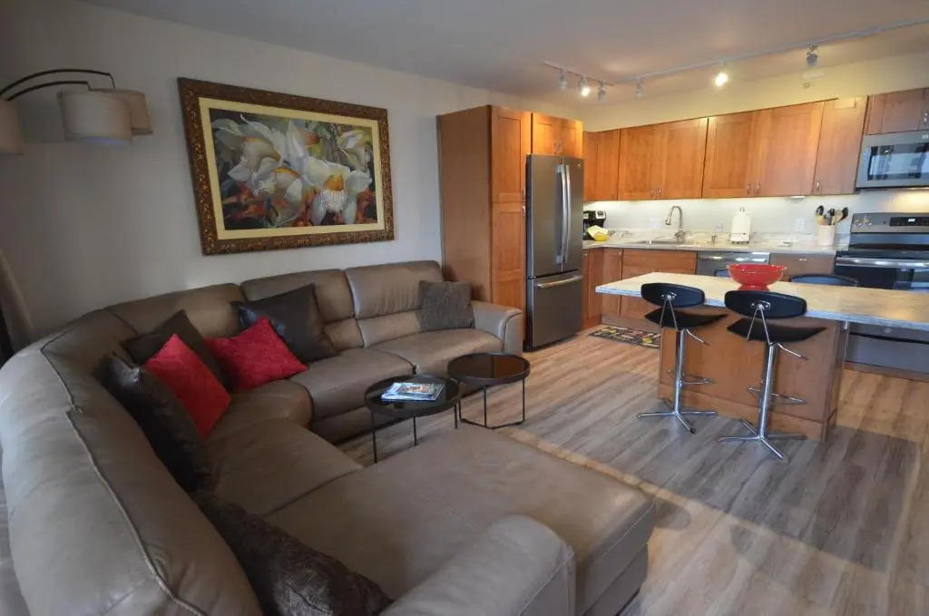 Waikiki Banyan 912 Your Luxurious Escape to Paradise