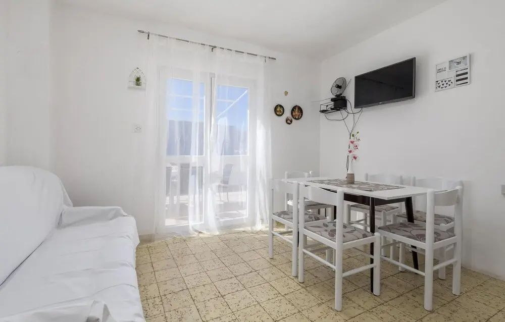 Awesome Apartment in Pag With Wifi and 3 Bedrooms
