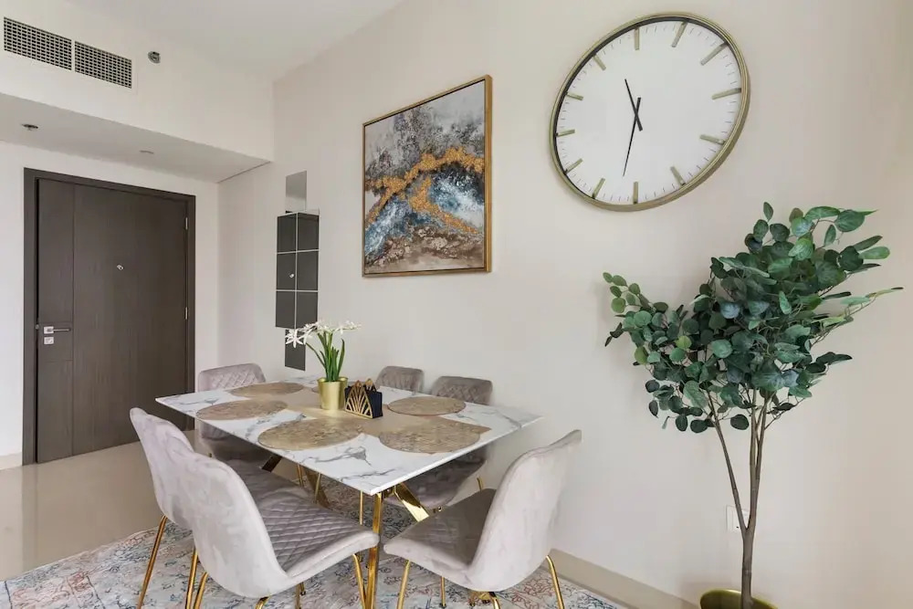 Elegant Creekside 1BR with Panoramic Views