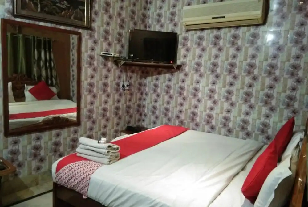 Goroomgo Rashmi Agra