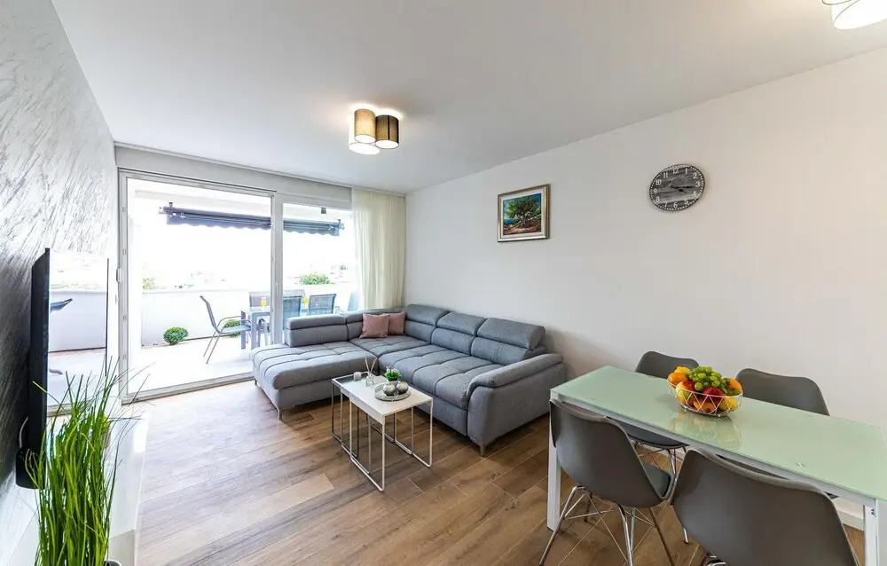 Beautiful Apartment in Okrug Gornji With 1 Bedrooms, Wifi and Outdoor Swimming Pool
