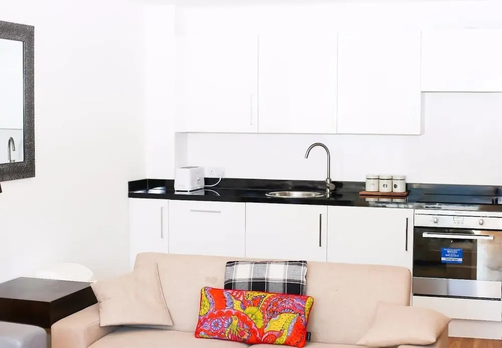 Bright 2BR Apartments Quays