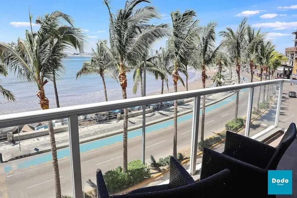 Condo con vista al mar en Torre 2501