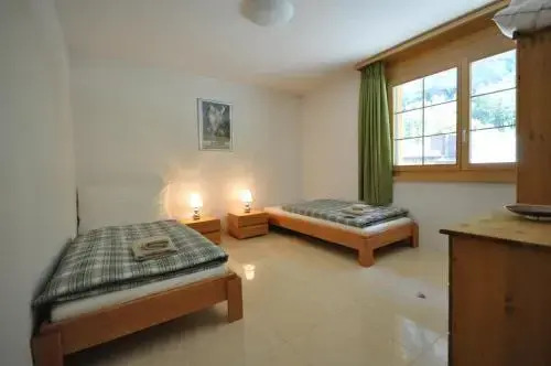 Family Frame Apartment