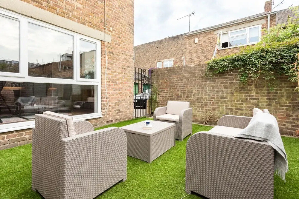 The Jericho Terrace House - 2BD + Parking