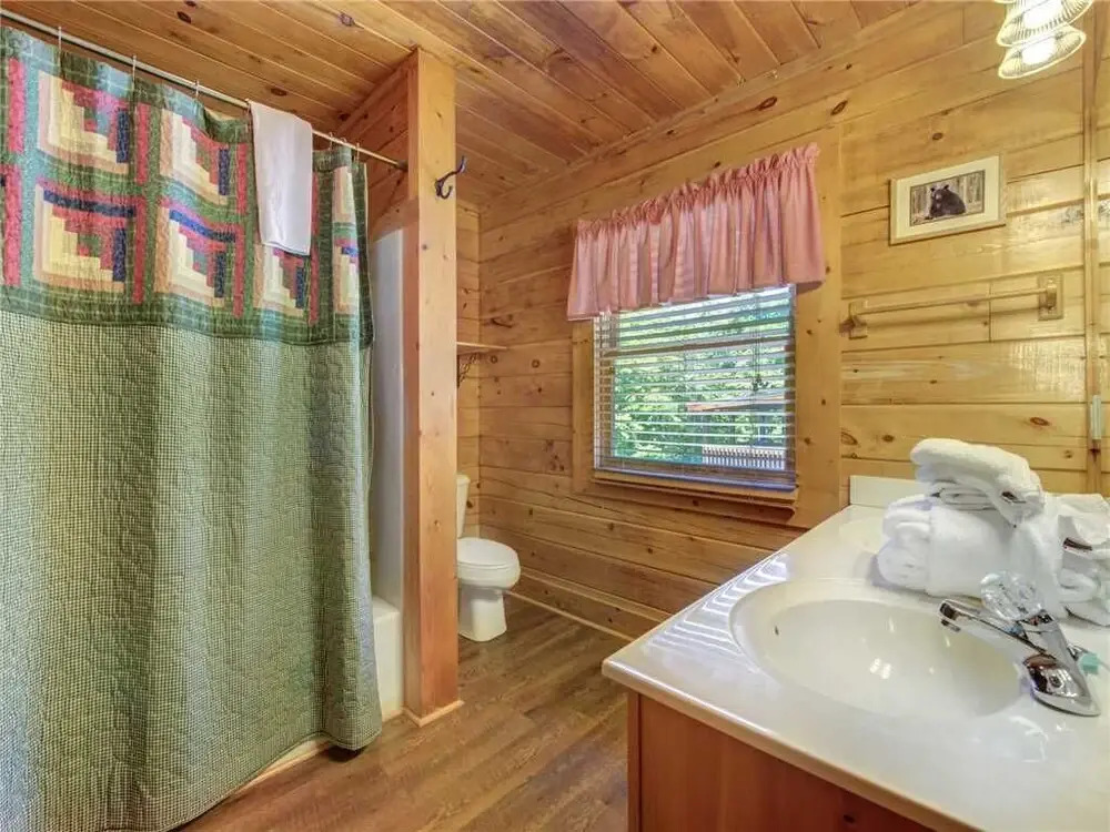 Hibernation Station - Three Bedroom Cabin