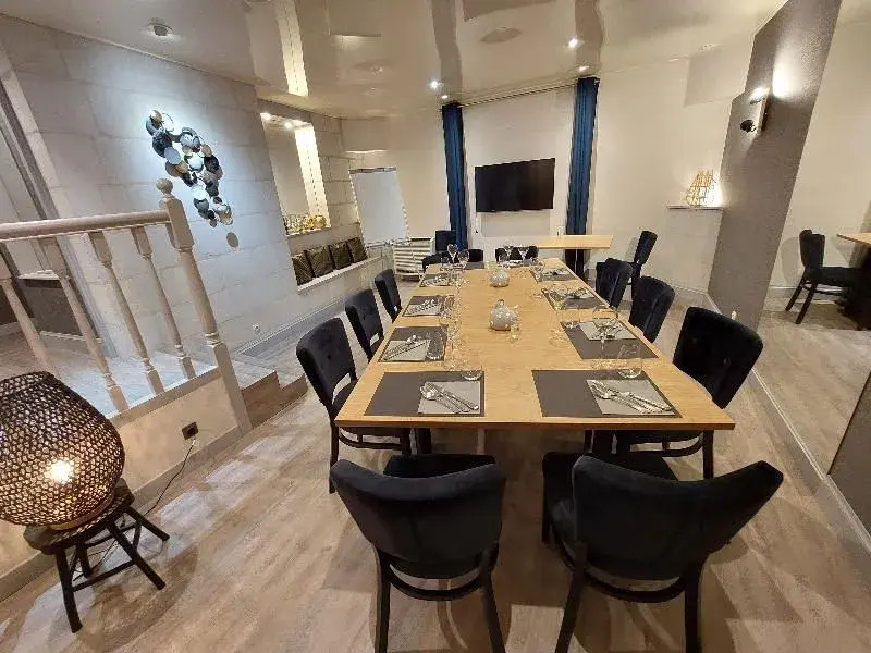 Logis Loire Hotel - Les Cocottes Restaurant