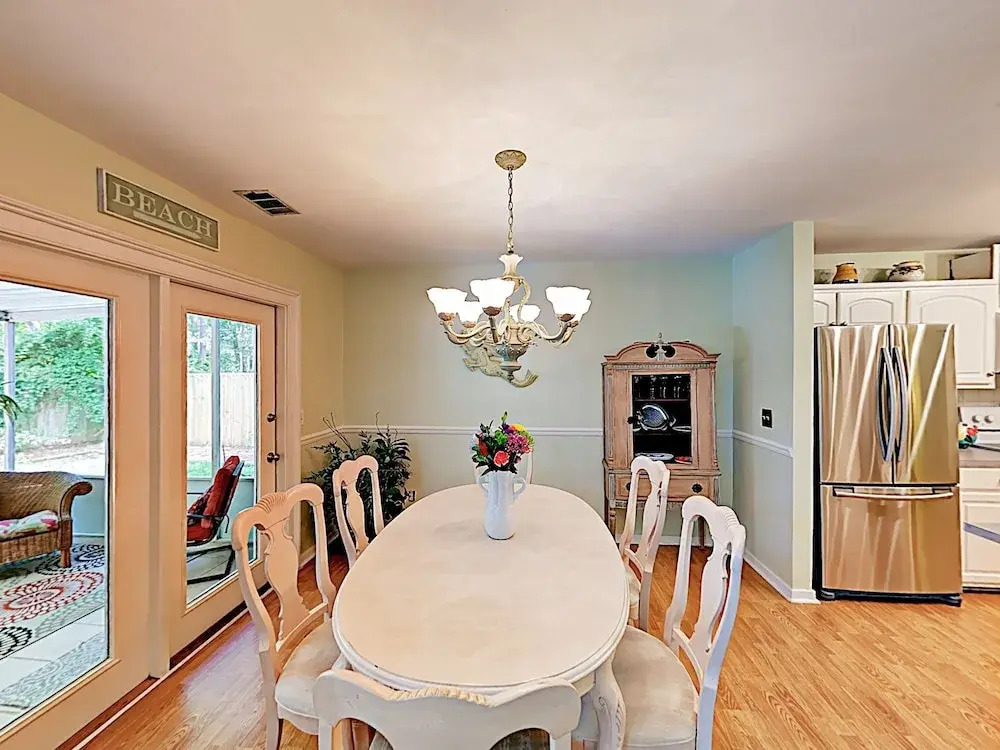 Quiet Near Beach & Charleston 3 Bedroom Home