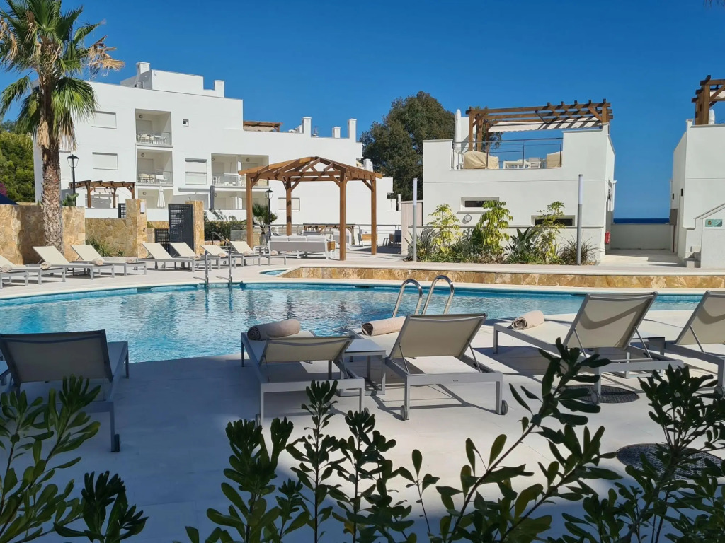 Apartment with spacious roof terrace and sea view
