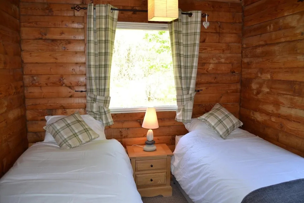 Lovely 3-bed Log Cabin in the Hills Near Dunoon
