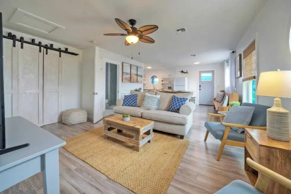 Dual Port A Cottages 2 Complete Homes Walk to the Beach + Patio Fully-equipped Kitchens