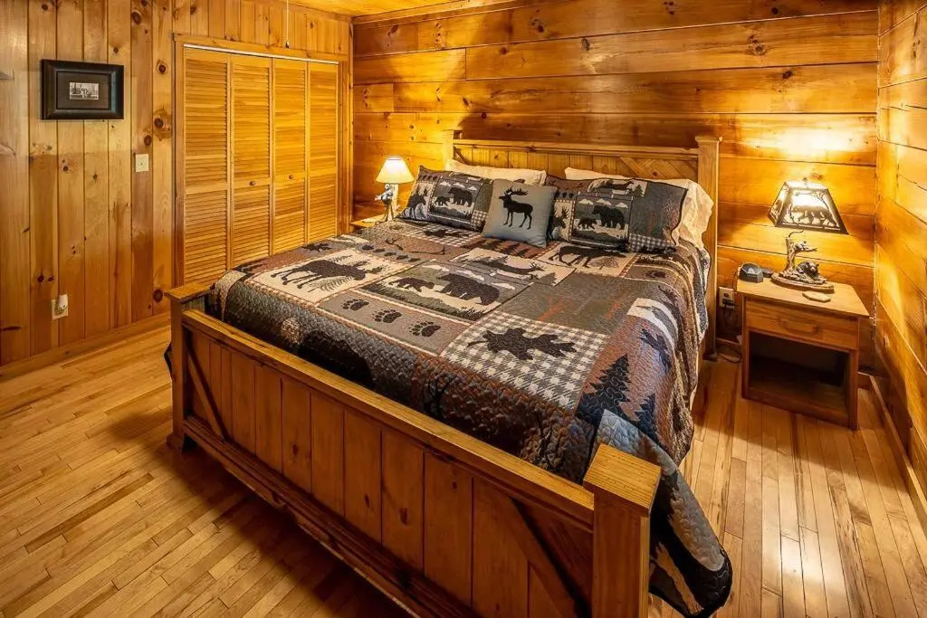 Cozy ‘Grey Fox’ Cabin Between Boone & Blowing Rock