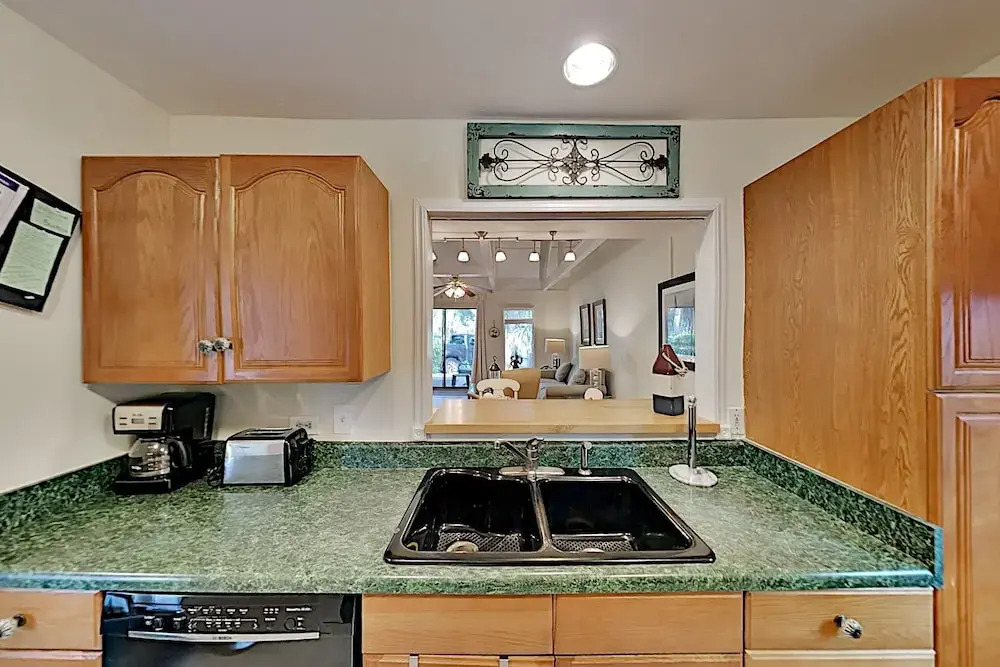 New Listing! Golf & Beach : 5 Pools & Tennis 2 Bedroom Condo