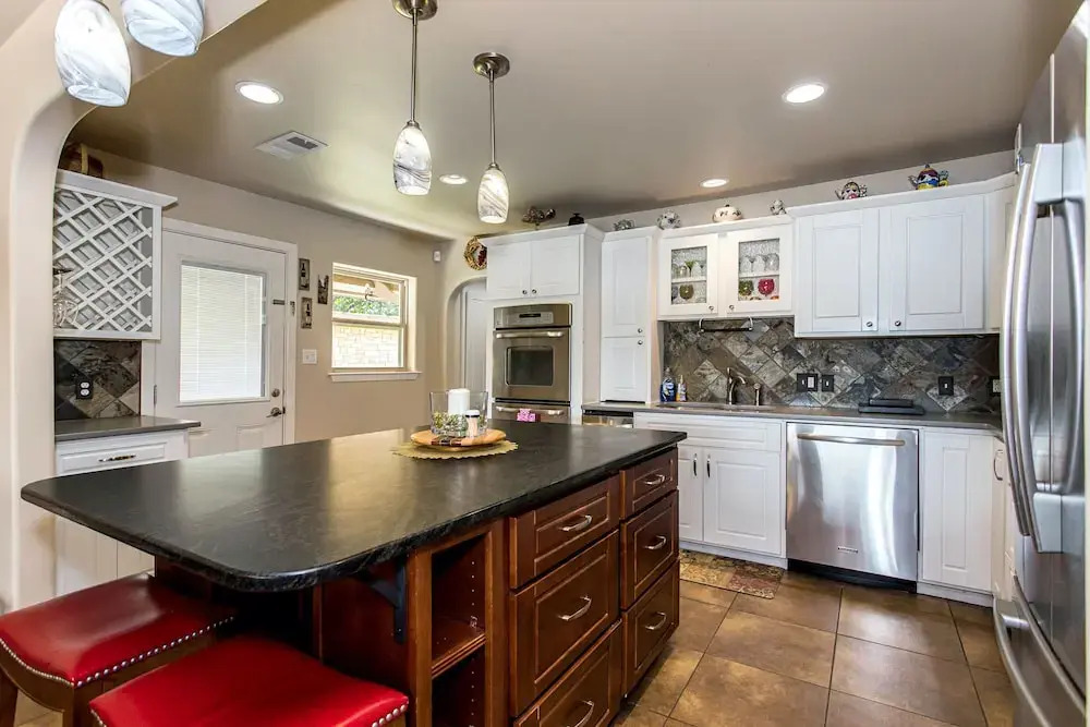 Waterfront 5 BR w/ Hot Tub Sleeps 13!
