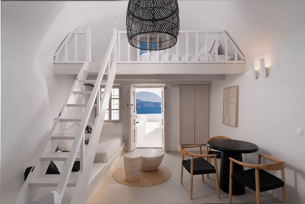 You and Me Suites Oia