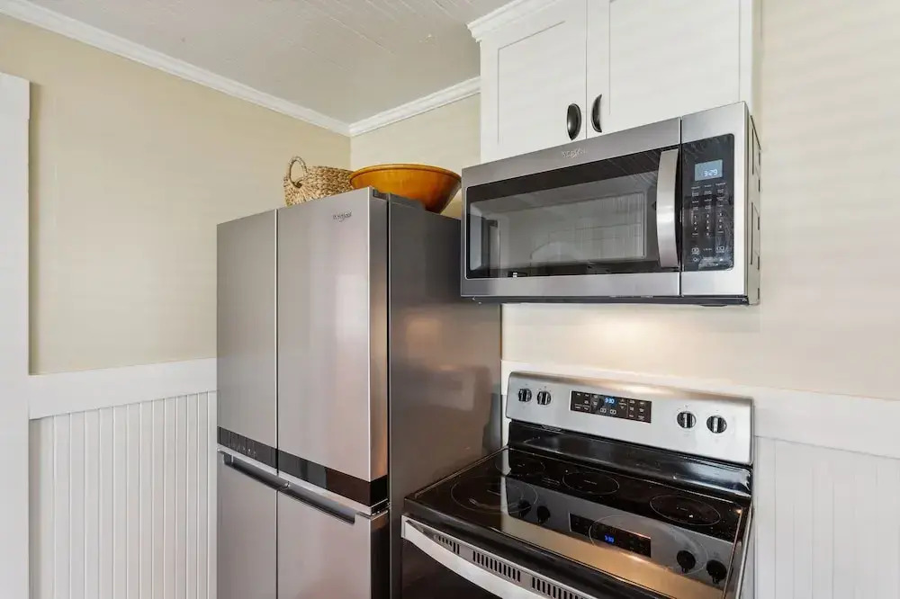 Charming Downtown Mccloud Retreat 2 Bedroom Home by RedAwning