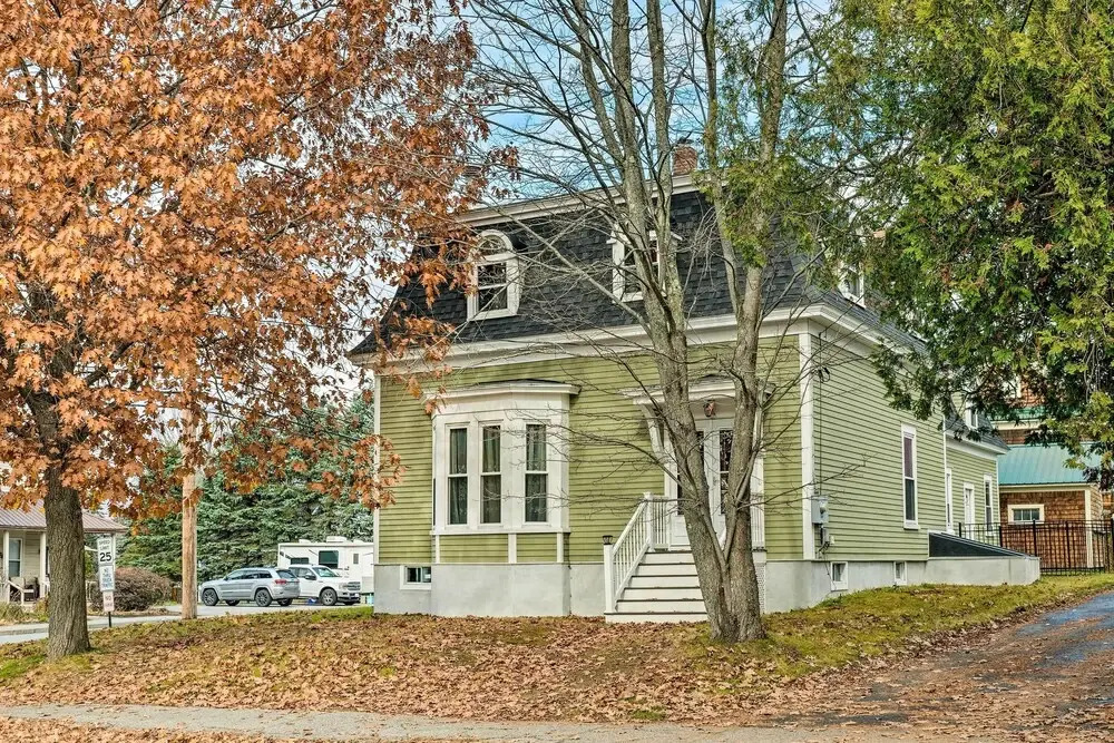 Downtown Lancaster French Victorian Gem!