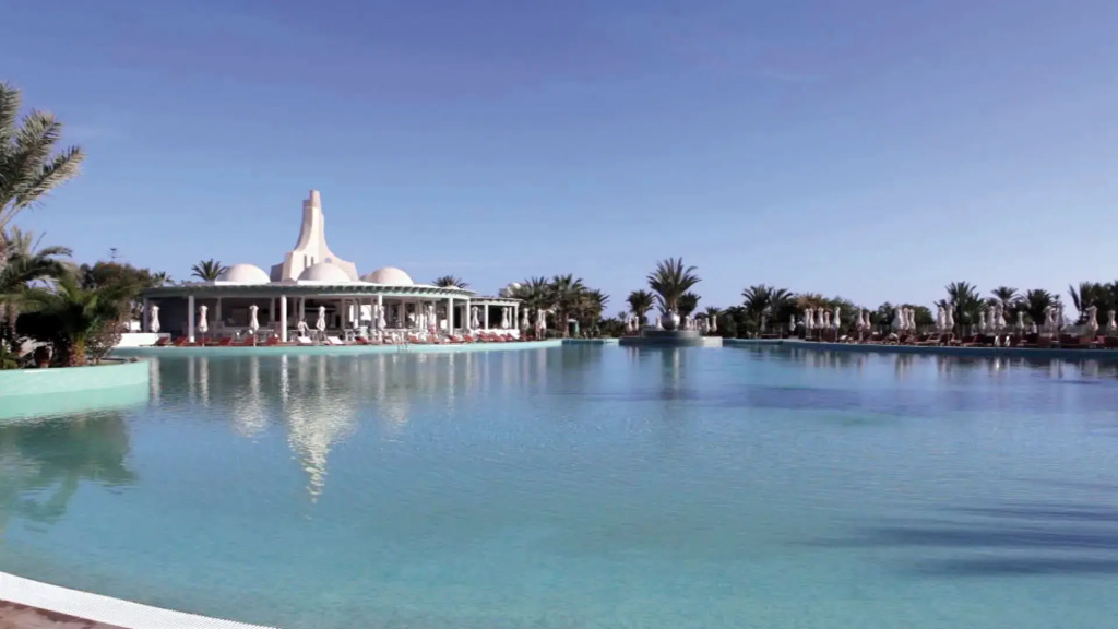 Royal Garden Palace - Families and Couples