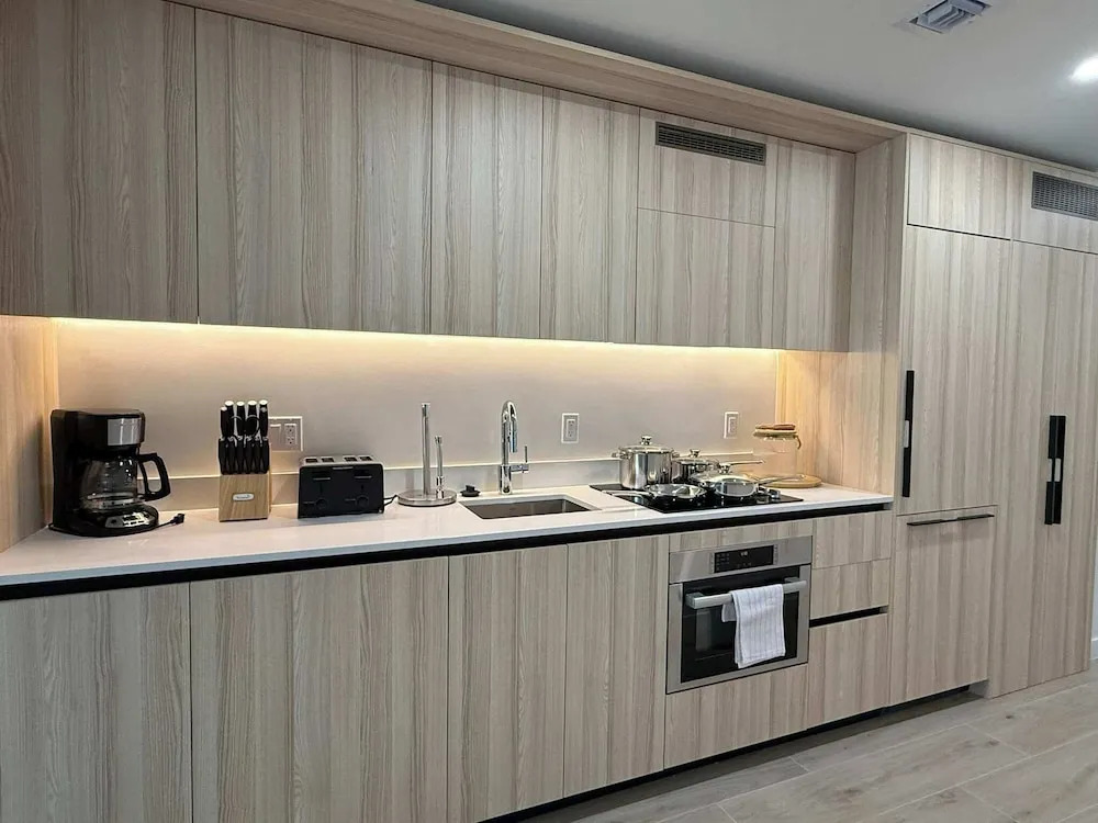Downtown Miami 1BR Walk to Bayside Kaseya Gym Pool