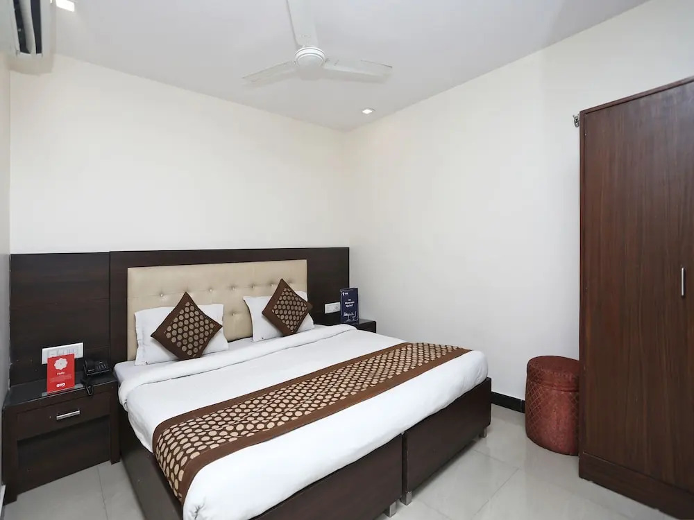 OYO 14687 Hotel Avtar
