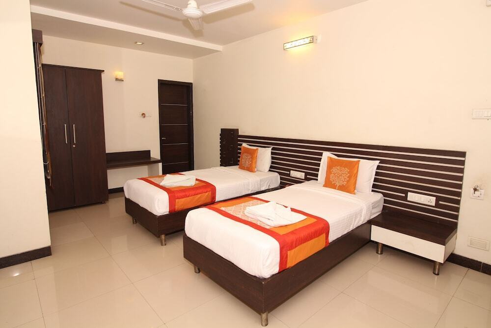 OYO 2811 Hotel Meera