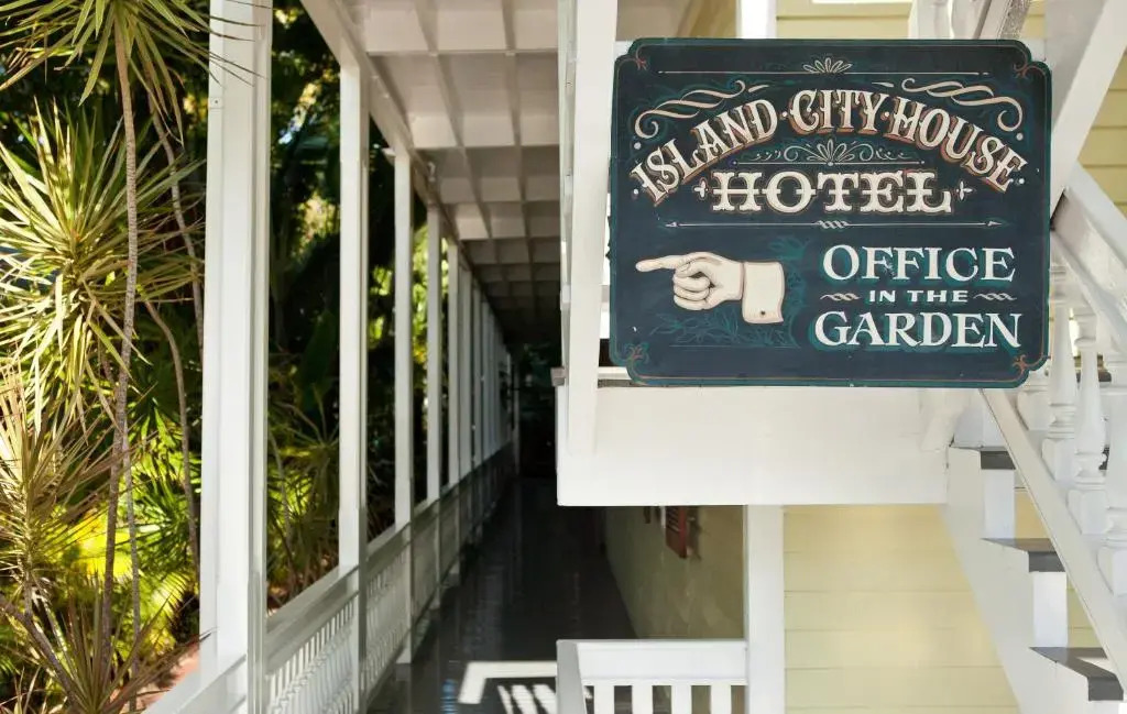 Island City House