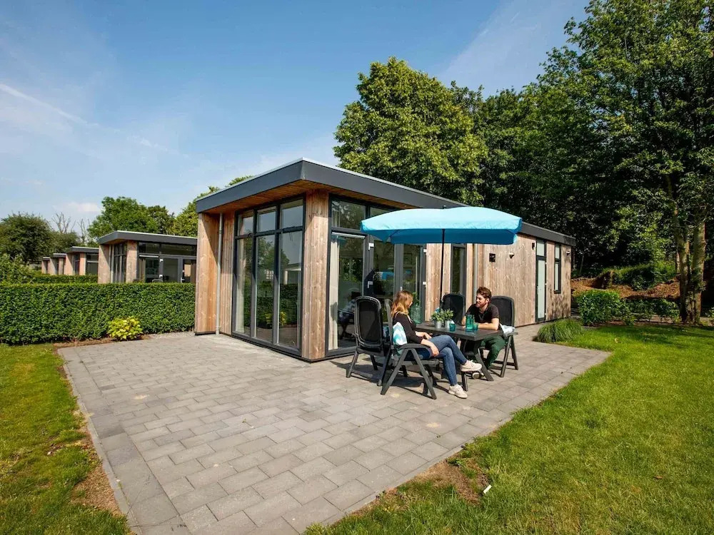 Modern chalet with dishwasher, only 18 km. from Rotterdam