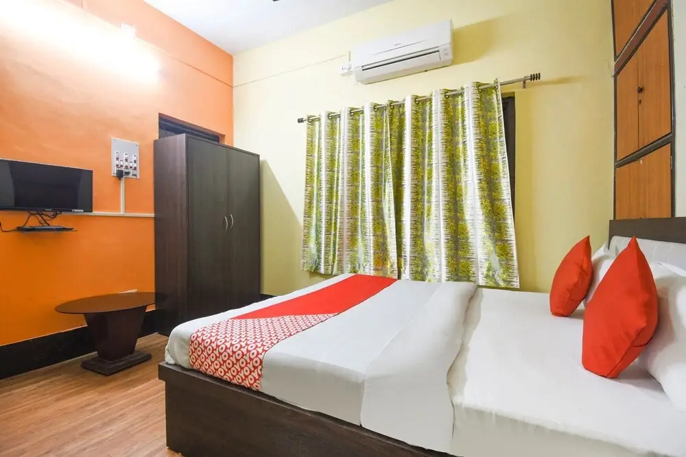 OYO 49183 Meera Guest House