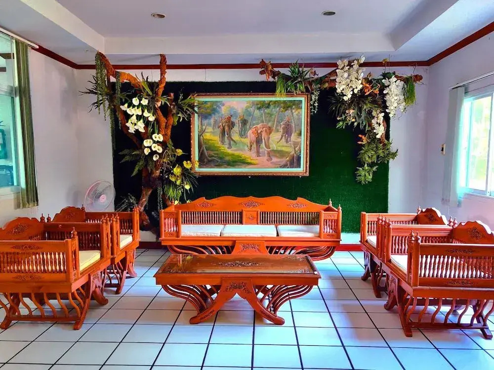 Thongpaeka Hotel
