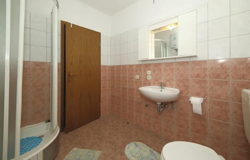 Nice Home in Okrug Gornji With Wifi and 2 Bedrooms