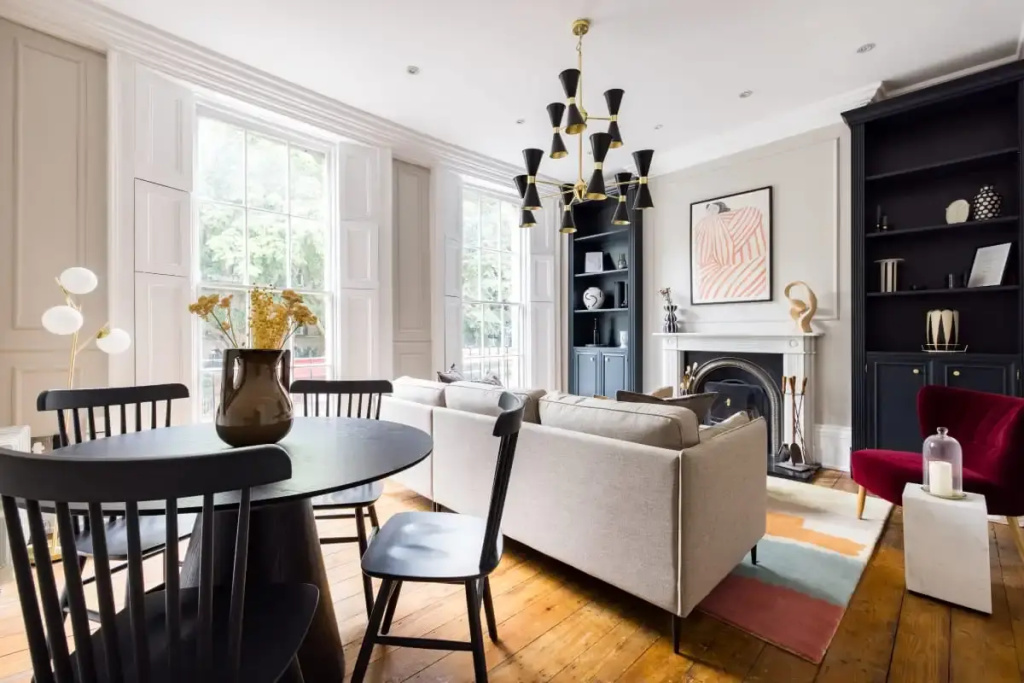 The Heart of Angel - Bright 2BDR House with Terrace, Gym & Cinema