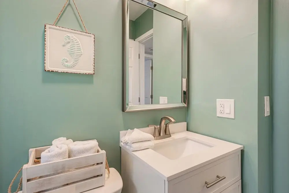 Walk to Sand & Sun! Breezy Indian Rocks Beach Home