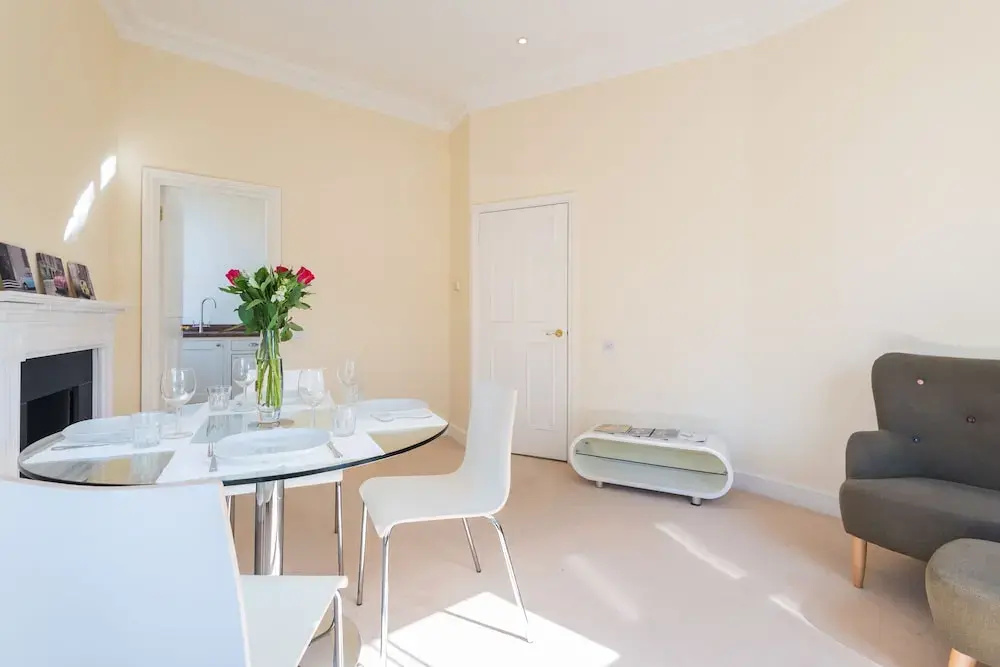 Grand South Kensington Home by Hyde Park