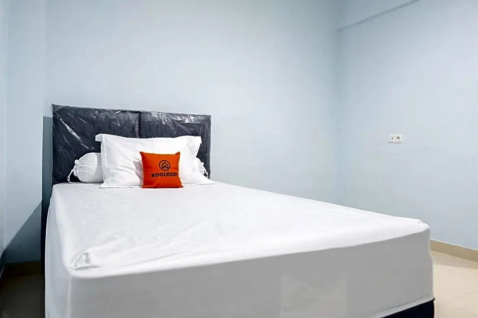 KoolKost Syariah near Green Pramuka Square Mall - Minimal Stay 6 Nights