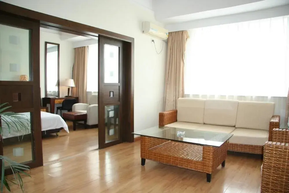 Boutique Holiday Hotel (Beihai Beibuwan Square)