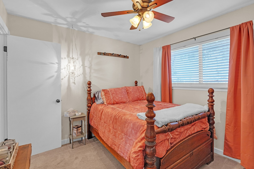 Dean's Retreat At Georgetown 3 Bedroom Home